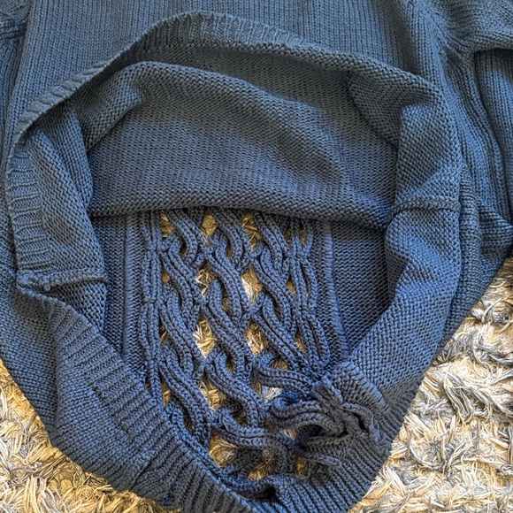 Elegant High-Low Crew Neck Sweater - Picture 5 of 5